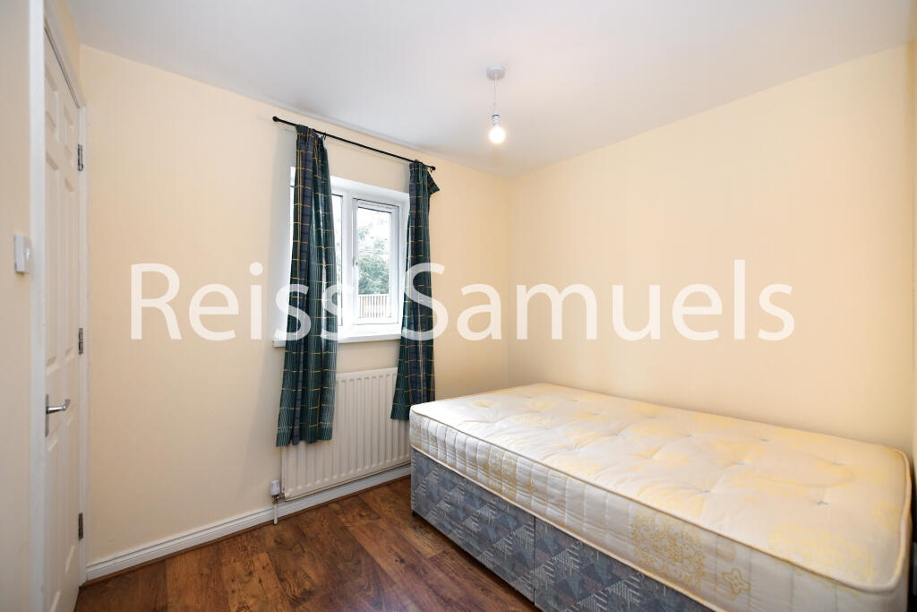 5 bedroom terraced house for rent