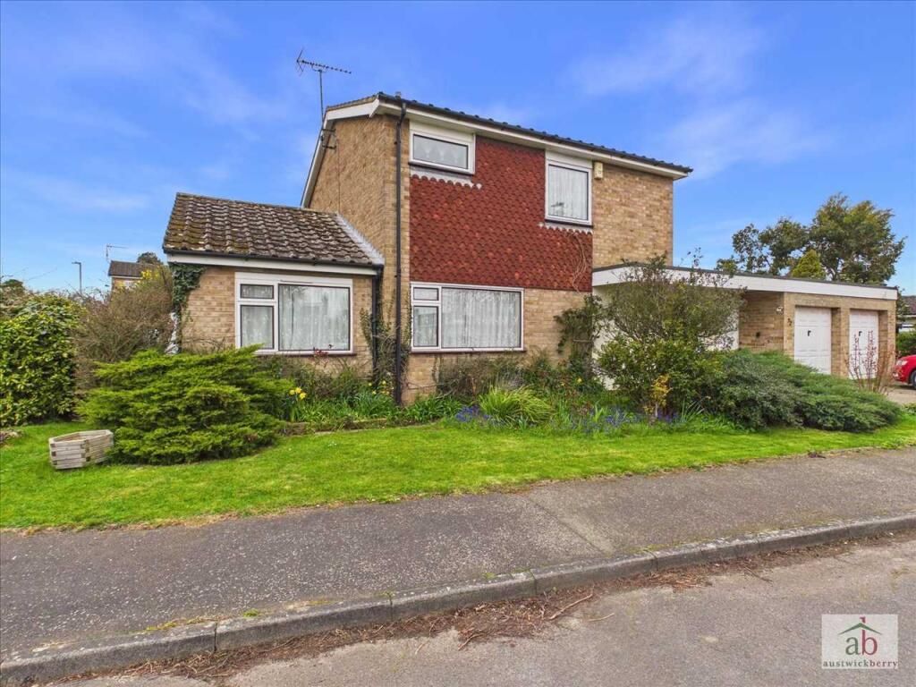 3-bed detached on Birchwood Drive, Rushmere S. Andrew, £395,000