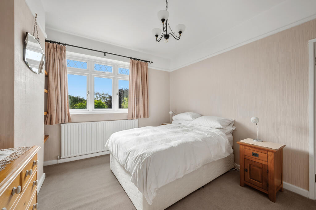 House in London, Cottenham Park, Raynes Park - View 5