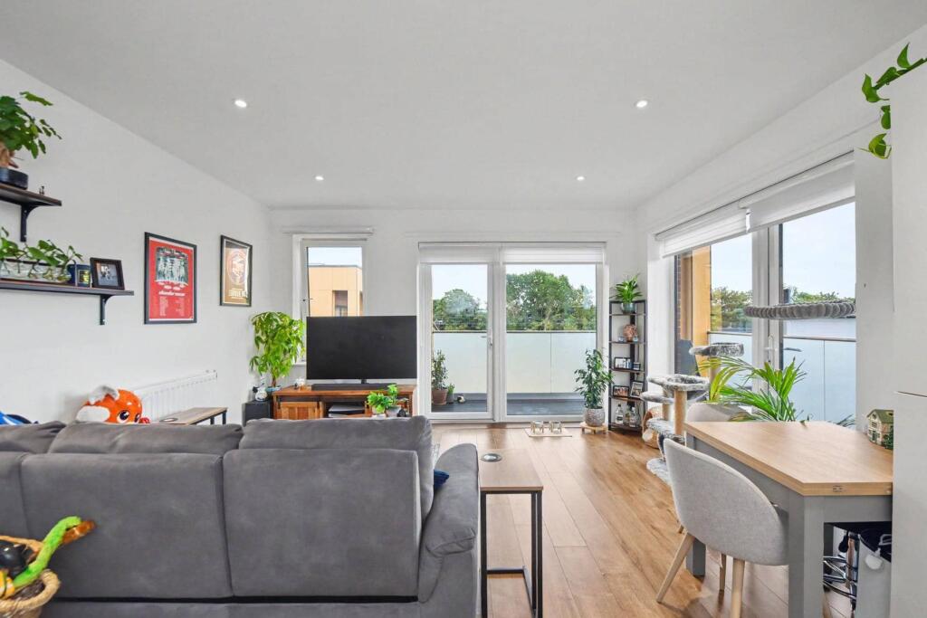 Apartment in Southend-on-Sea - View 5