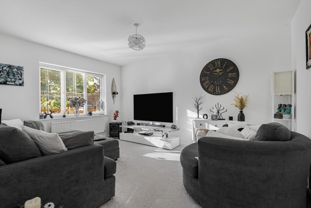 House in Winnersh, Sindlesham - More