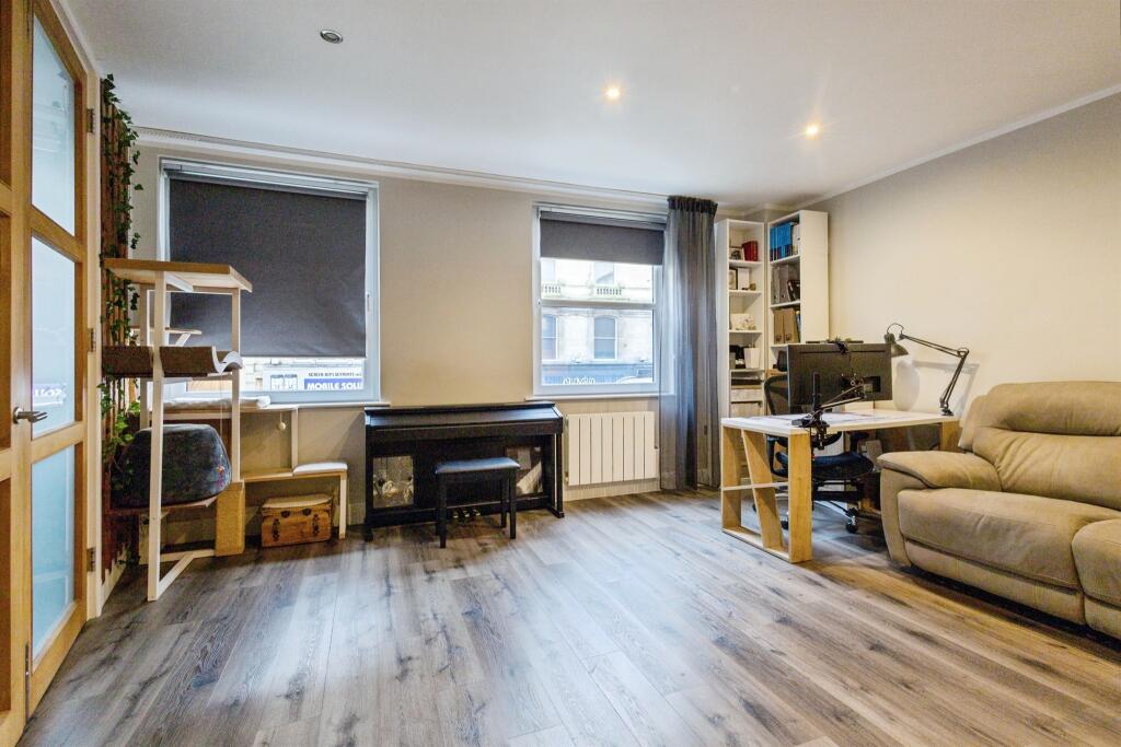 Apartment in Northampton, West Northamptonshire - View 3