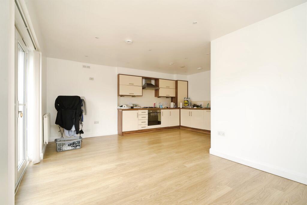 Apartment in Barnsley, South Yorkshire - View 5