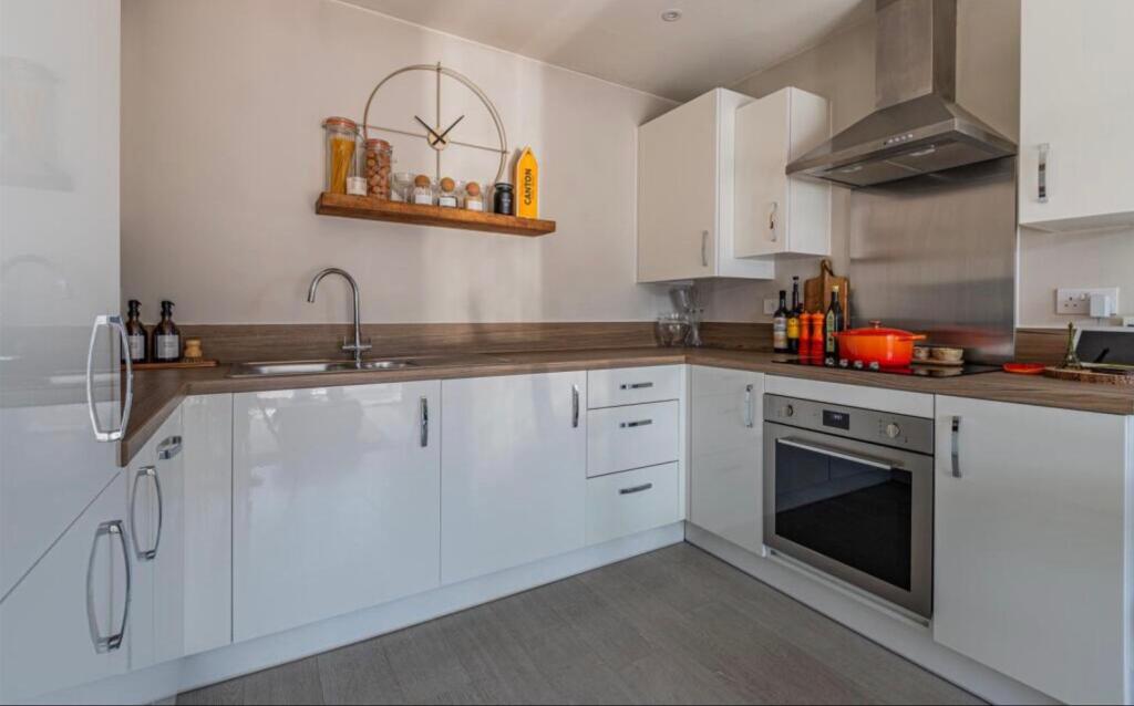 Apartment in Cardiff, The Mill, Canton - View 4