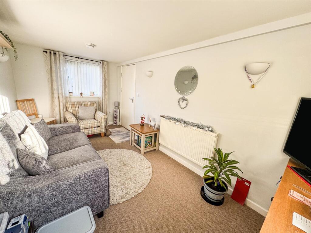 Bede Close, Corby photo 4