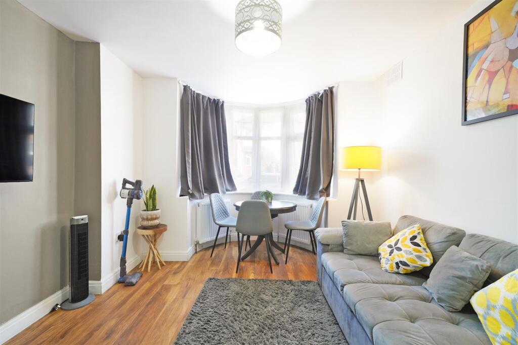 Apartment in London - View 5