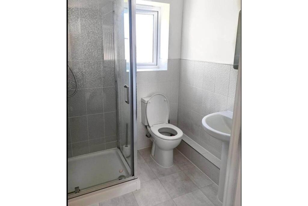 Apartment in Bangor, Glanadda - More