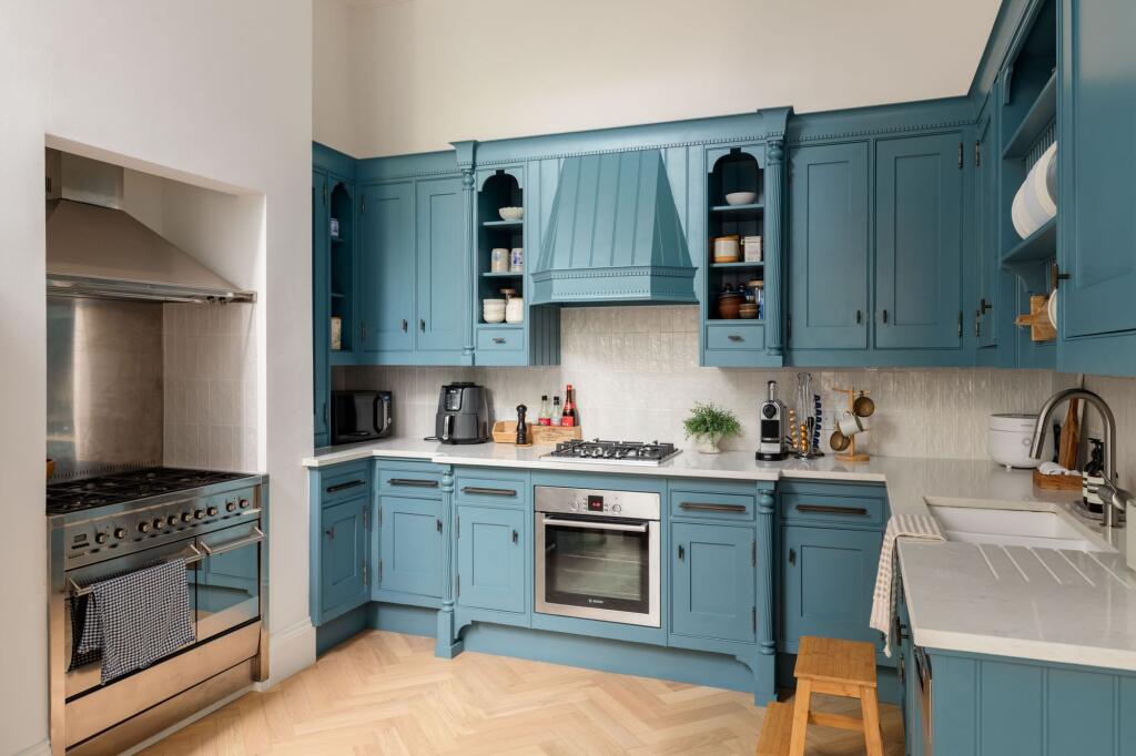 House in London, Primrose Hill, Belsize Park - More