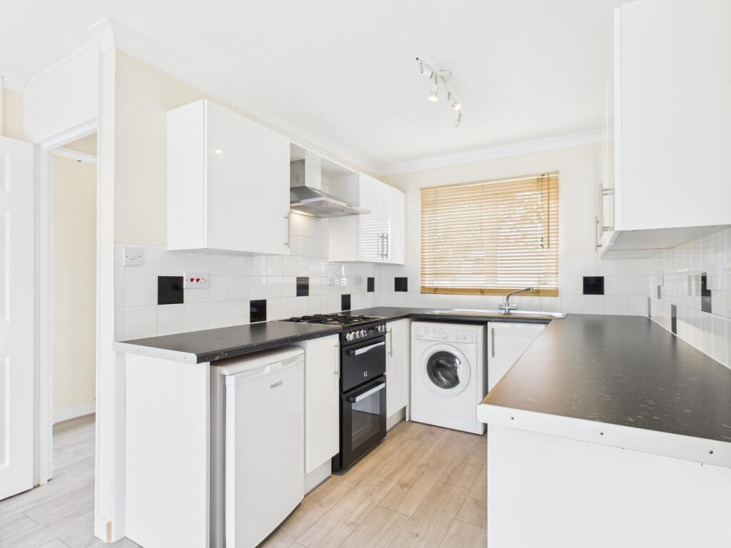 House in Basingstoke and Deane, Basingstoke - View 2
