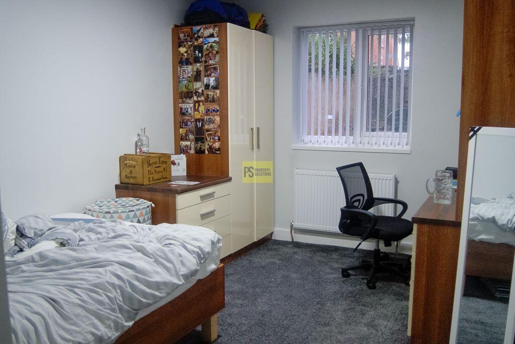 6 bedroom terraced house for rent
