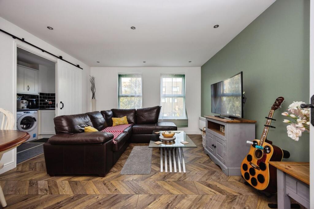 Apartment in Rushmoor, Hampshire - View 2