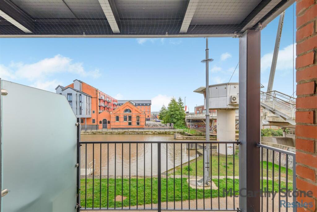 Apartment in Gloucester - View 4