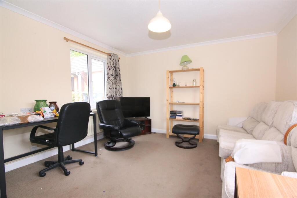 House in Rugby, Warwickshire - View 6