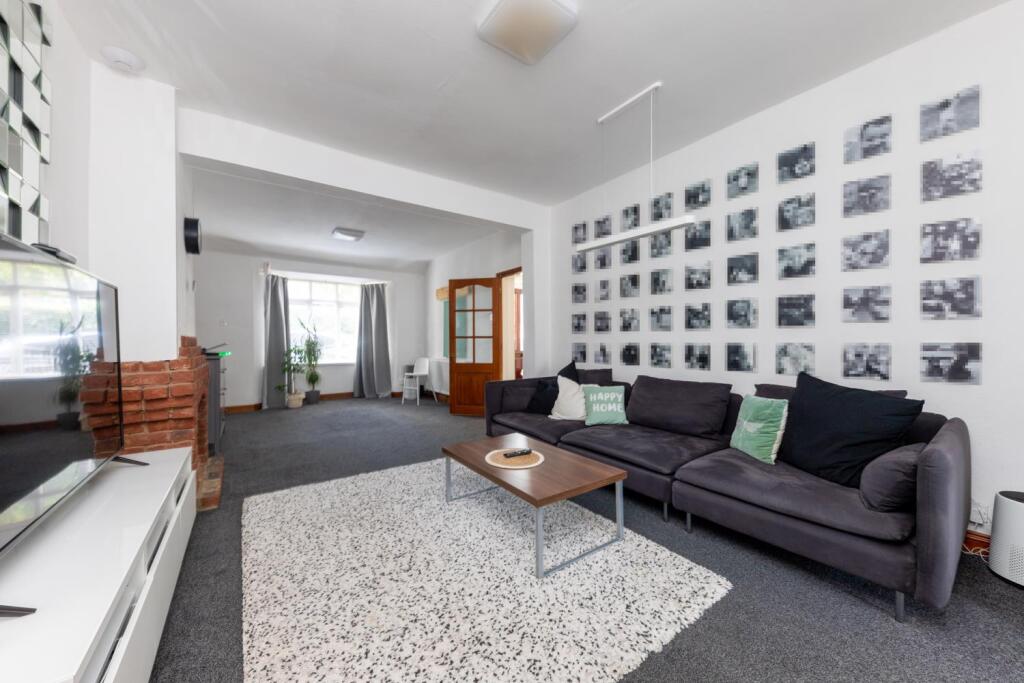 House in Letchworth, Hertfordshire - More