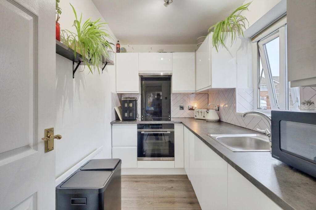 Apartment in Castle Point, Essex - More