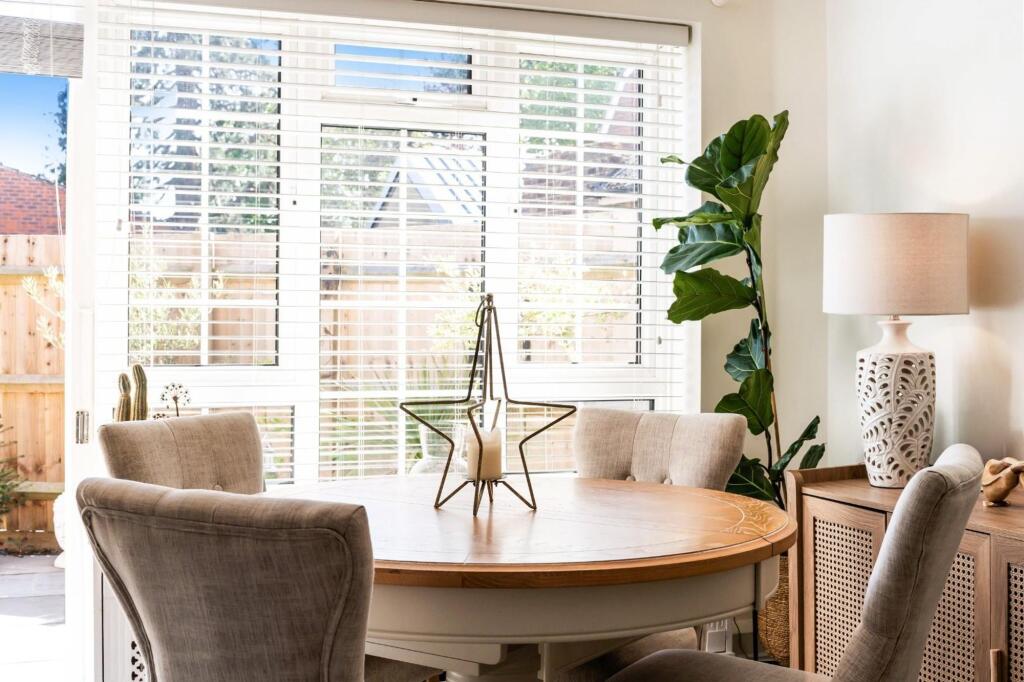 Apartment in Reigate and Banstead, Banstead - View 2