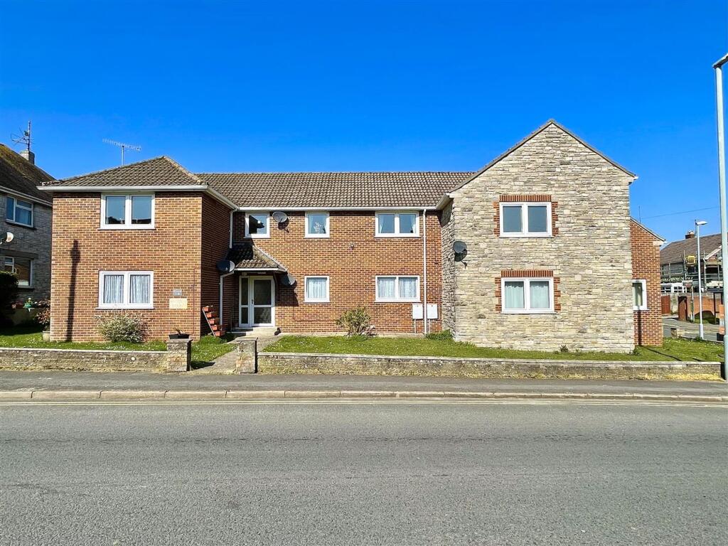 2-bed flat on Preston Road, Preston, DT3, £150,000