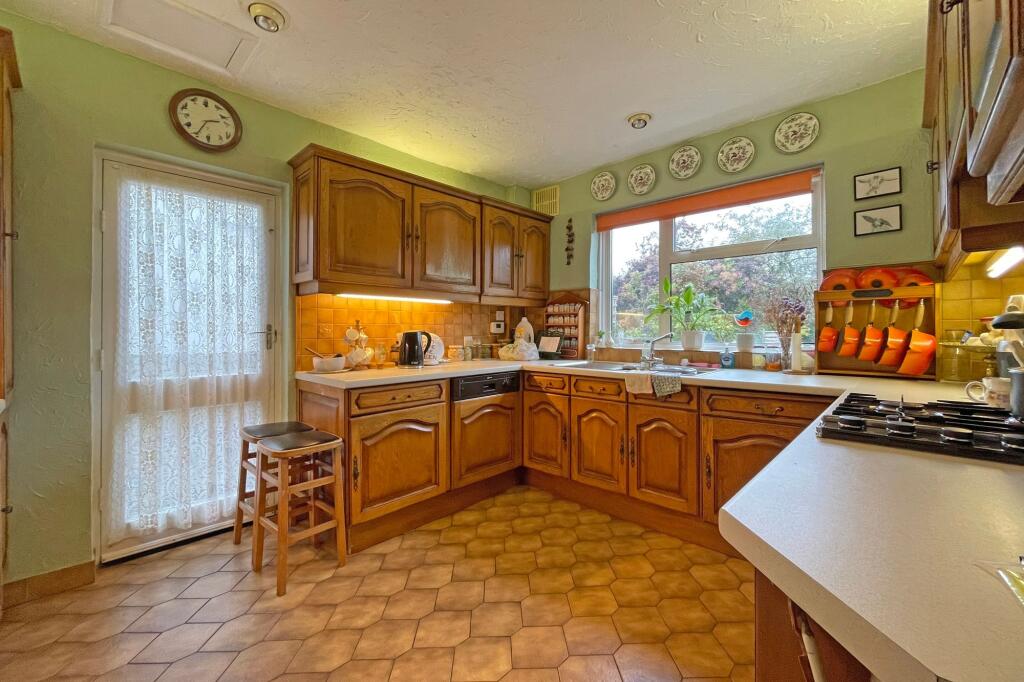 Nonsuch Walk, Cheam, SM2 7LG - View 4