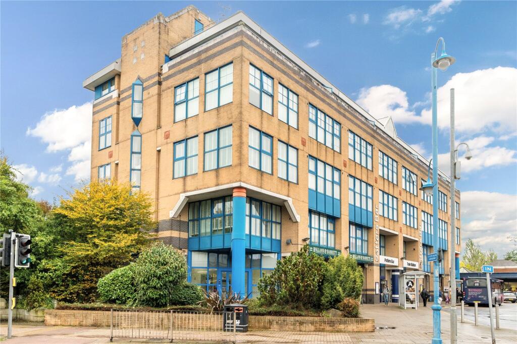 Main image of property: Albany Gate, Darkes Lane, Potters Bar, Hertfordshire, EN6