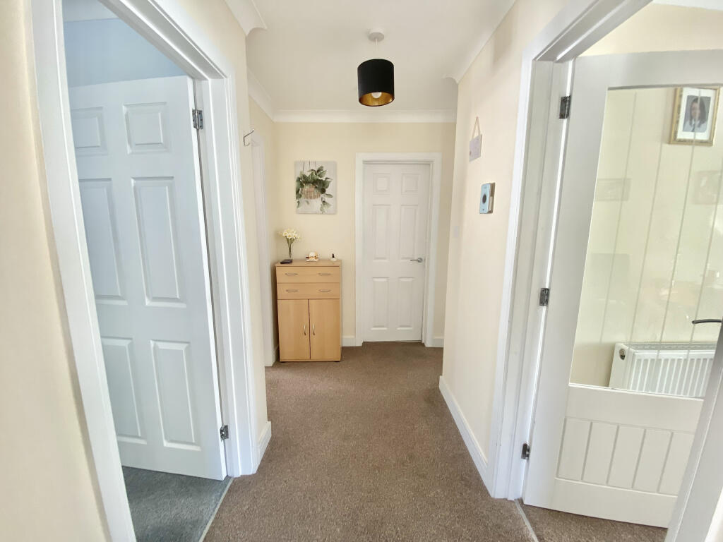 Glenwood Way, West Moors, Ferndown, Dorset, BH22 photo 4