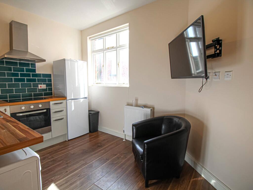 Apartment in Leeds, West Yorkshire - View 4