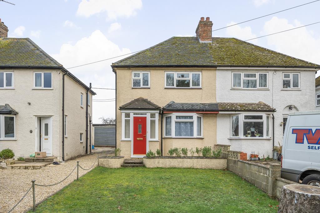 3-bed semi-detached on Woodstock, Oxfordshire, OX20, £425,000