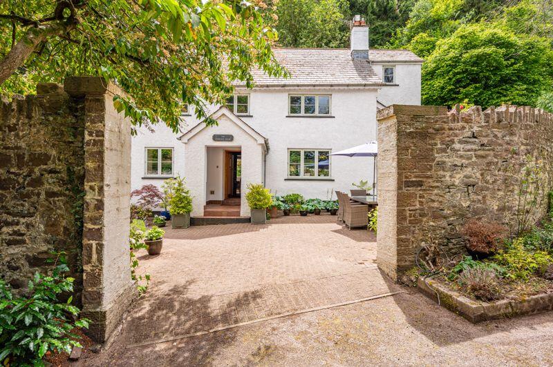 Main image of property: Llanfoist, Abergavenny