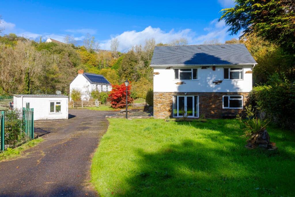 3-bed detached on Melin Caiach House, Melin Caiach, Treharris, £395,000
