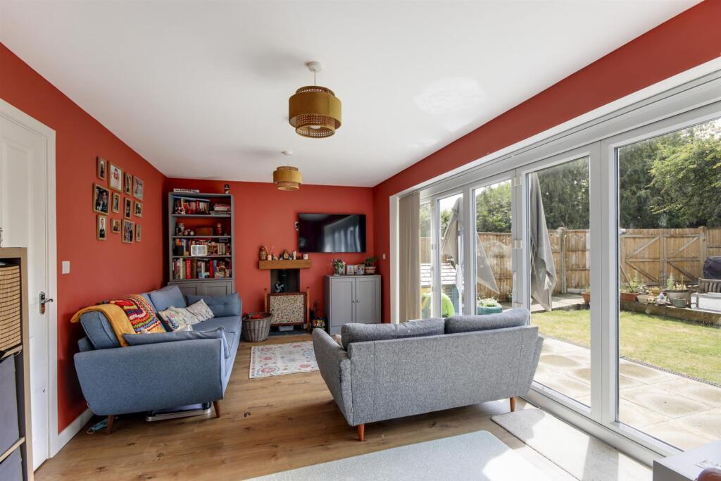 House in Tunbridge Wells, Paddock Wood - View 2