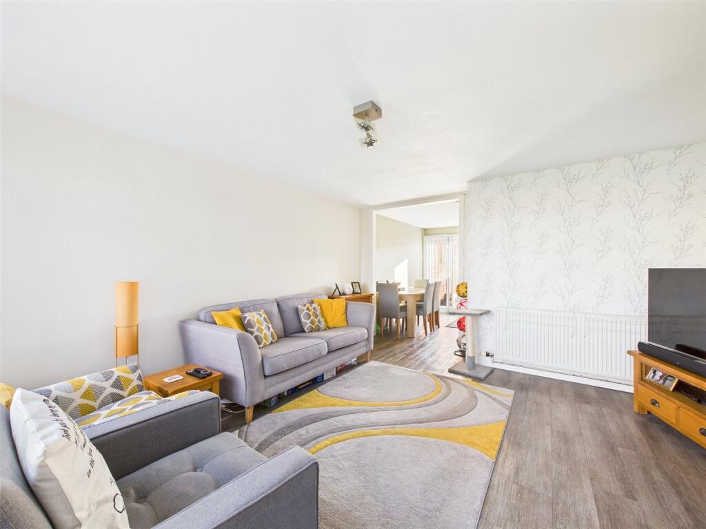 Coral Close, Tuffley, Gloucester, Gloucestershire, GL4 photo 4
