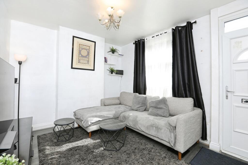 House in Chatham, Medway - View 2