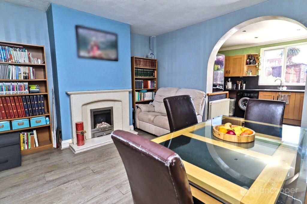 House in Nuneaton and Bedworth, Warwickshire - View 4