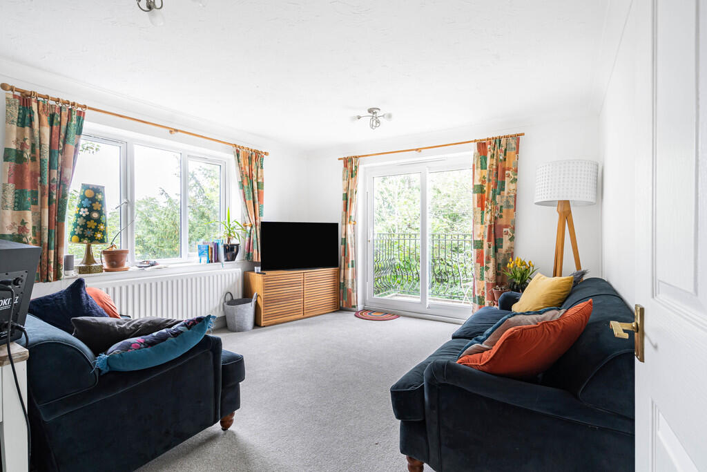 Apartment in Reigate and Banstead, Surrey - View 4