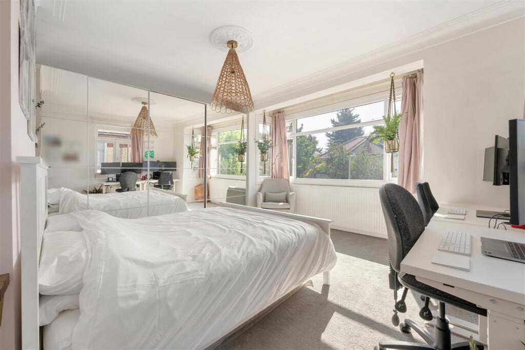 Apartment in Woodford Green, South Woodford - View 6