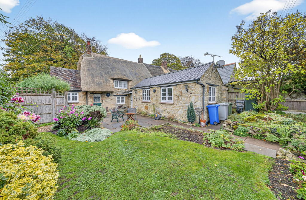 3-bed house on Warkton, NN16, £400,000