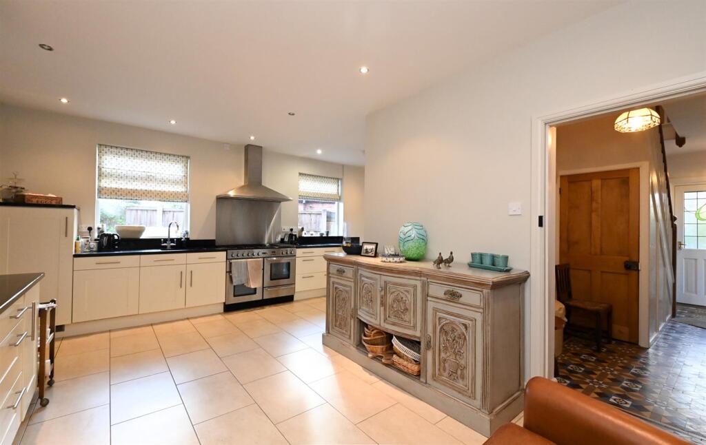 Corner House, The Green, Barton under Needwood, DE13 photo 2
