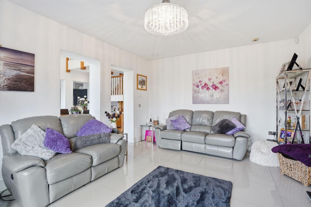 House in Milton Keynes, Oakgrove, Broughton and Milton Keynes - More