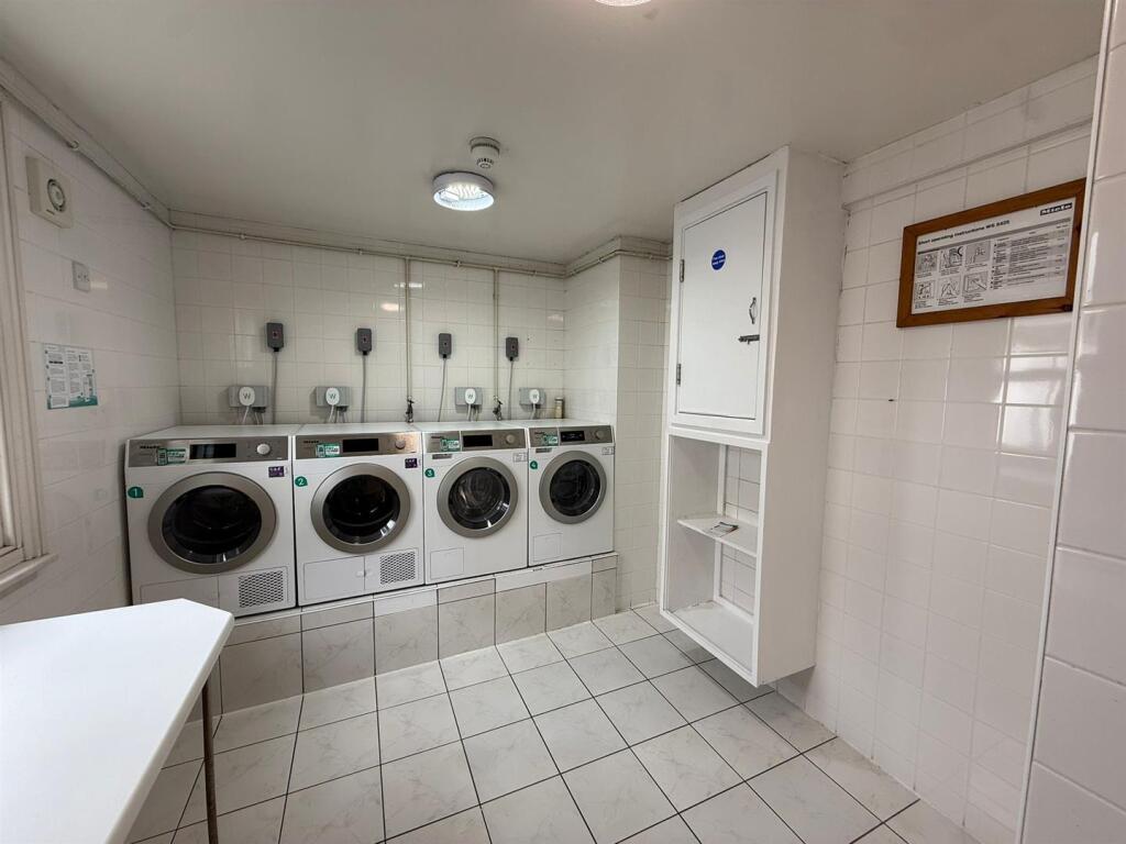 6 Kings Gate, 10 North Street, Brighton - More