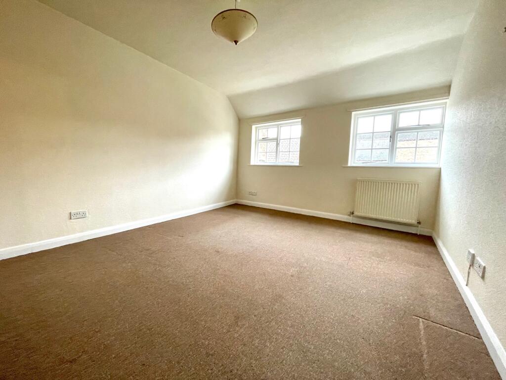 House in Lincoln - View 5