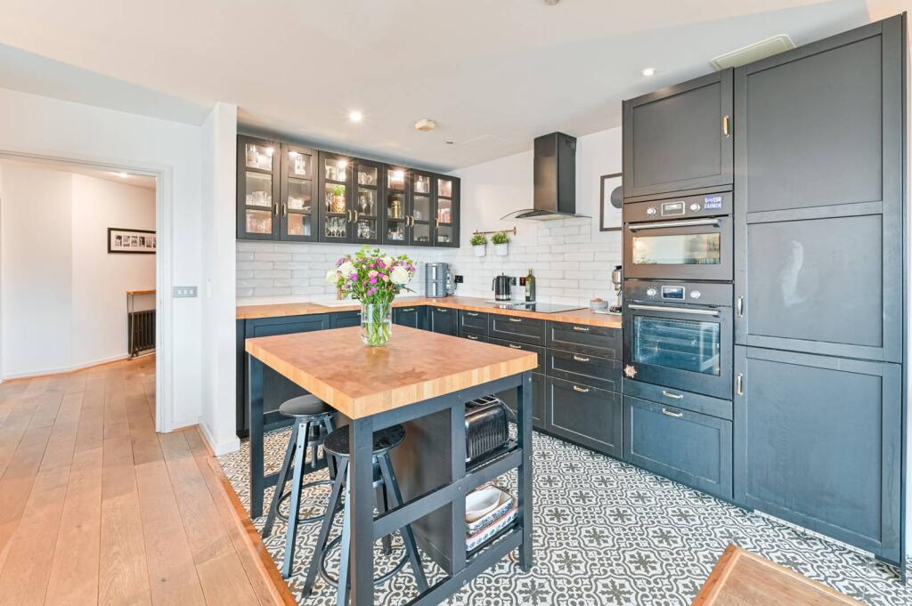 Main image of property: Hopton rd, Woolwich Riverside, Woolwich, SE18