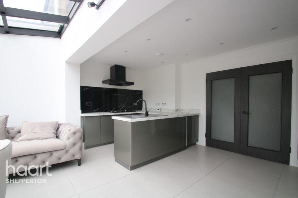 House in Spelthorne, Ashford Common, Charlton - View 5