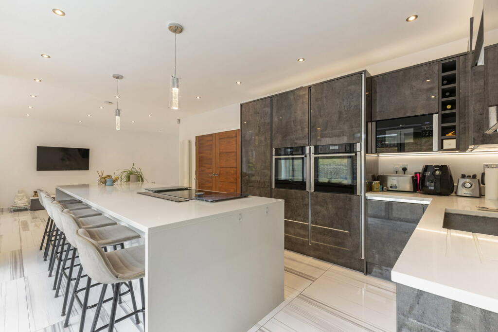 House in Three Rivers, Chorleywood - View 4