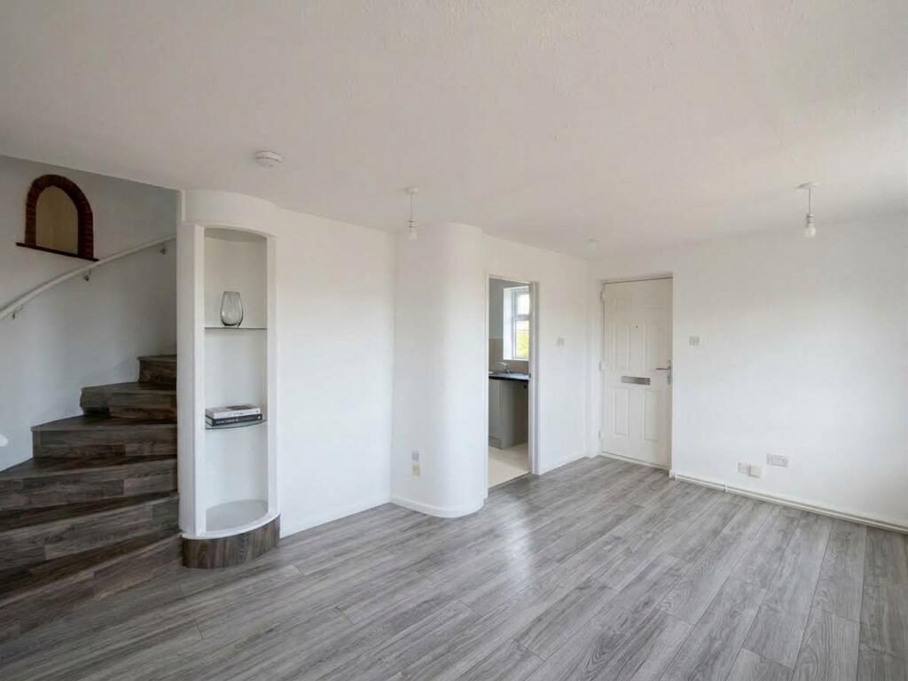 Main image of property: Hitchin Road, Luton, LU2