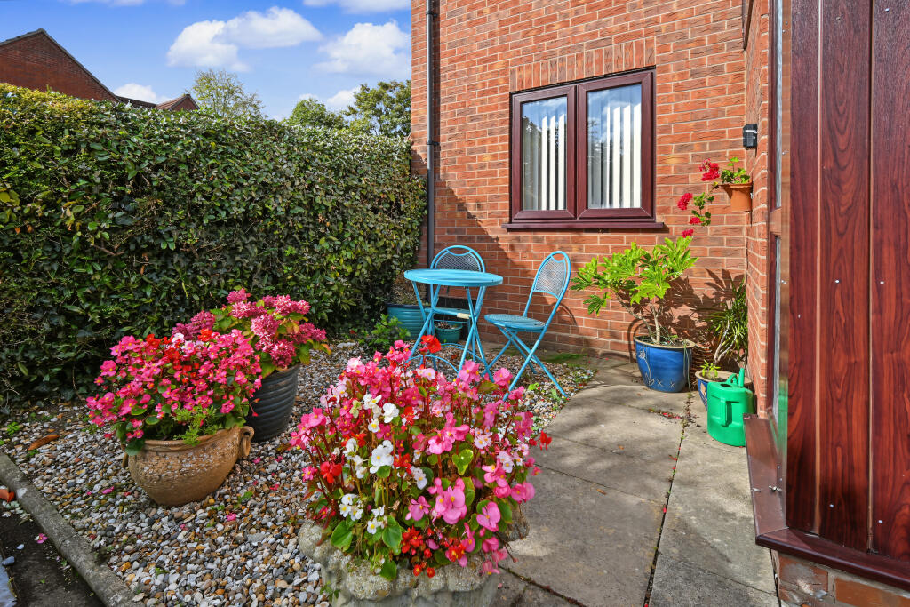 Hanover Court, Tettenhall, Wolverhampton, WV6 photo 3