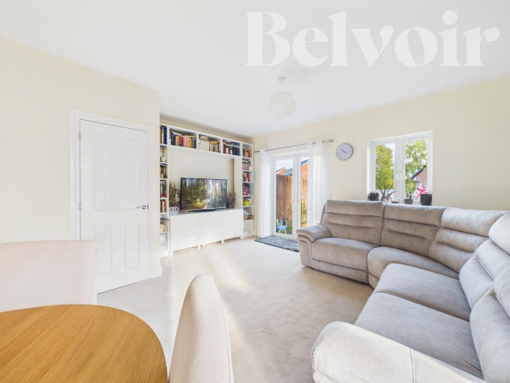 Somerville Gardens, Basingstoke, RG24 photo 2