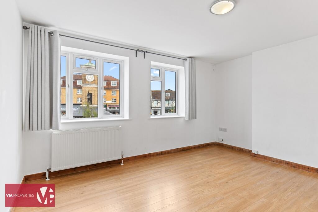 Apartment in Hoddesdon, High Leigh Garden Village - View 5