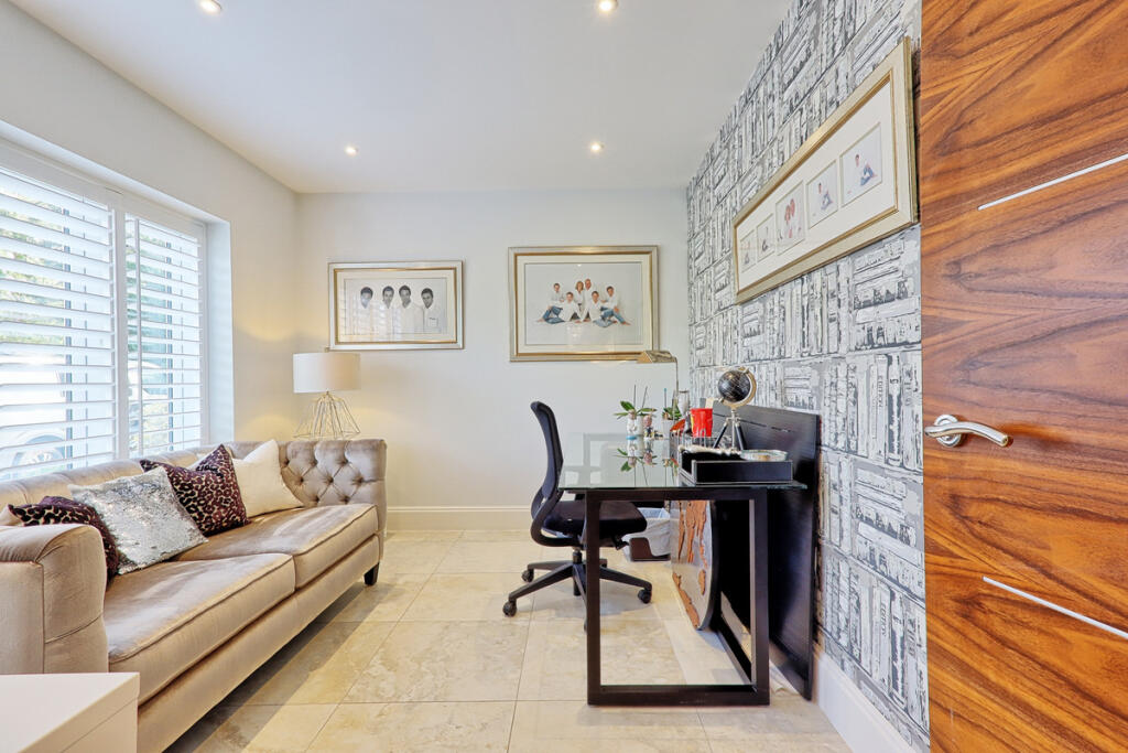 House in Romford - More
