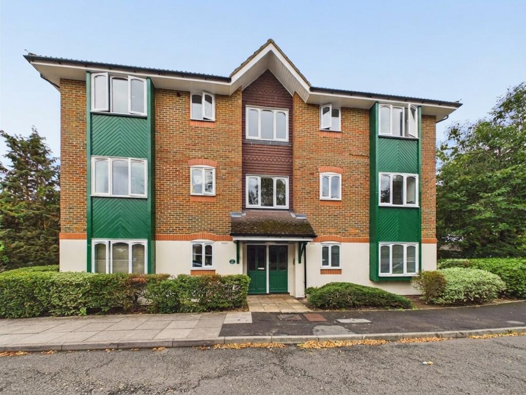 Apartment in Slough - More