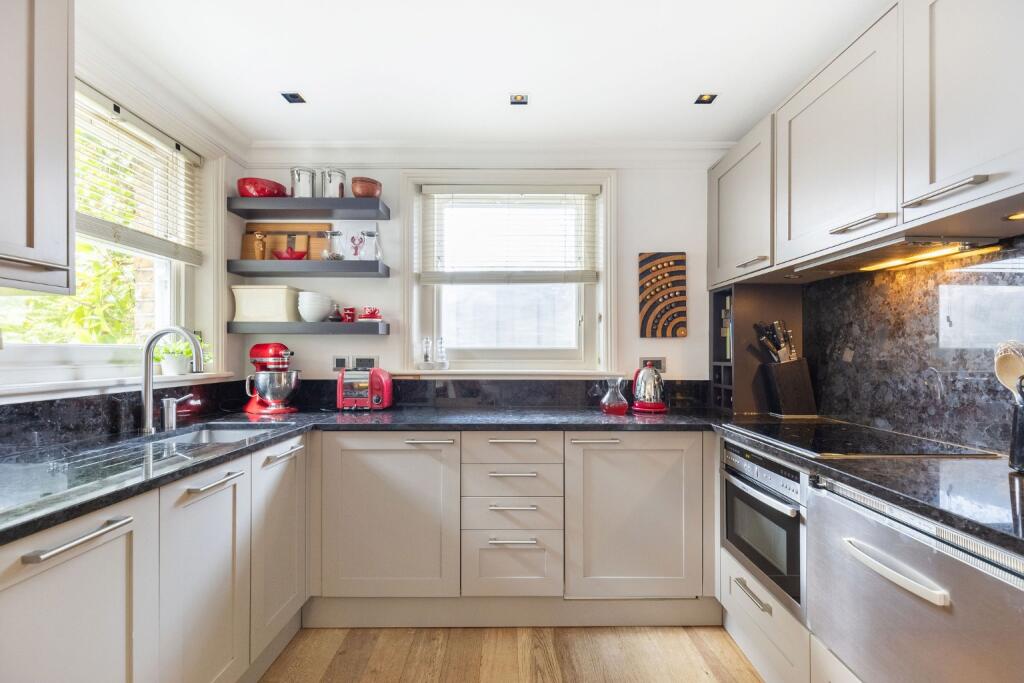 Apartment in Richmond, North Sheen - More