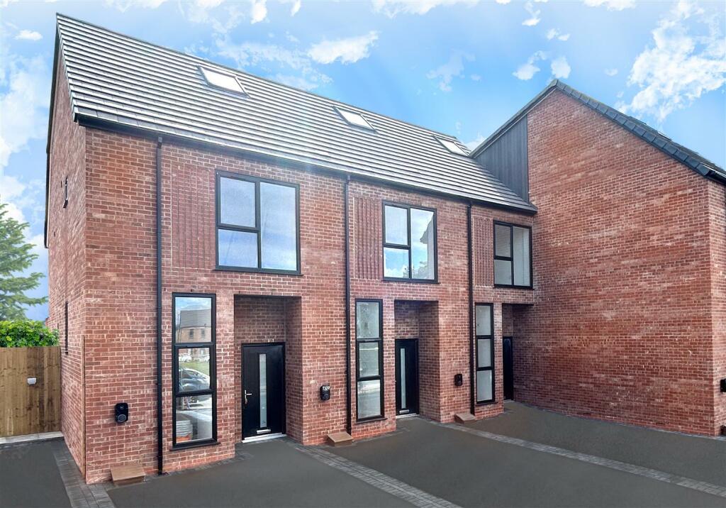 3-bed house on Canal Street, Macclesfield, £375,000